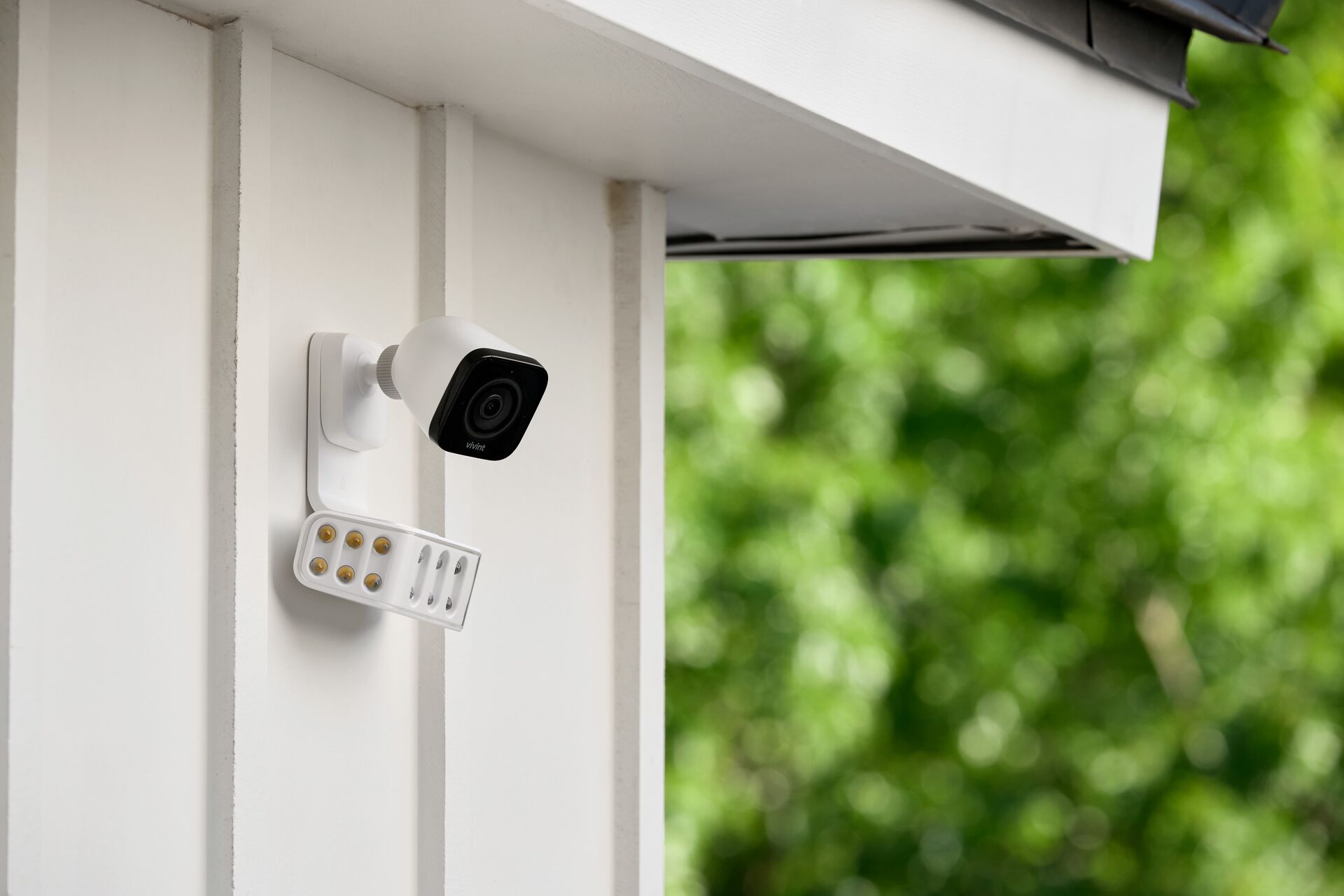 Weatherproof Outdoor HD Camera with Integrated High-Output Spotlight and Night Vision